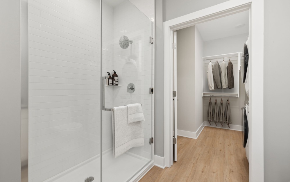 The Palomino - 2 bedroom floorplan layout with 2 bathrooms and 1137 square feet (Modern Bathroom)